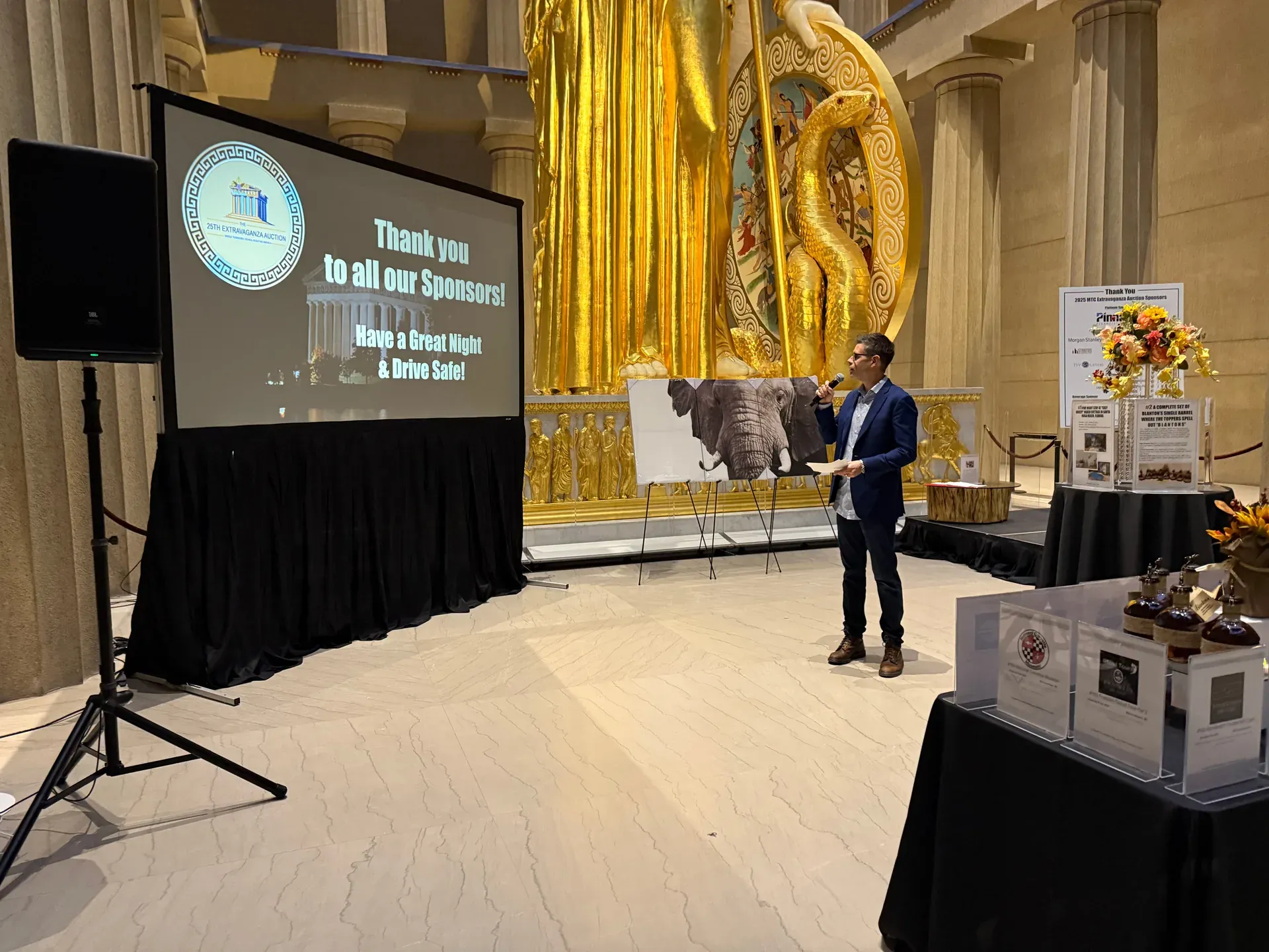 Corporate event in Nashville with presenter, projection screen and PA speaker