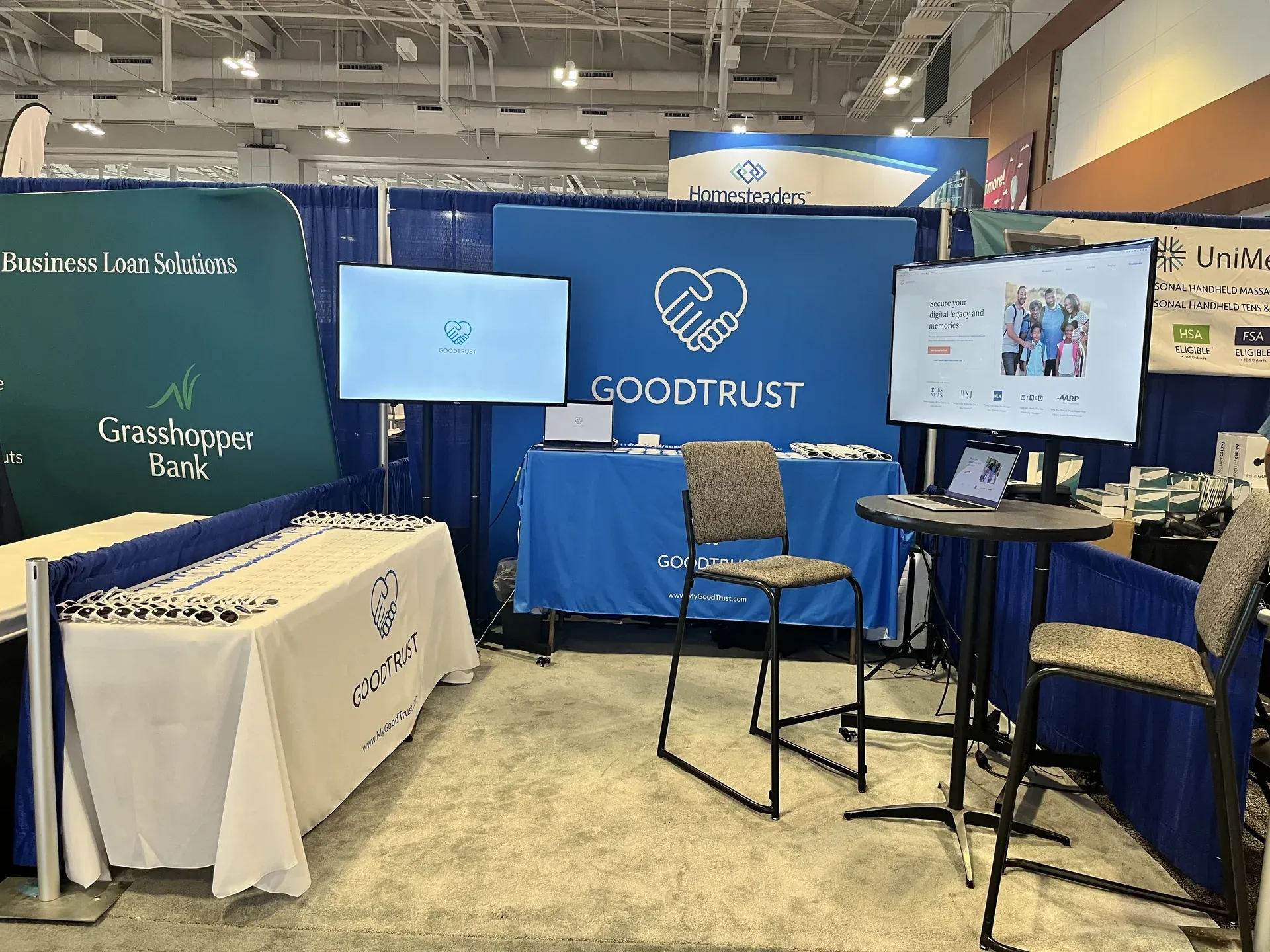 Trade show booth with dual TV displays for exhibitor rental in Nashville