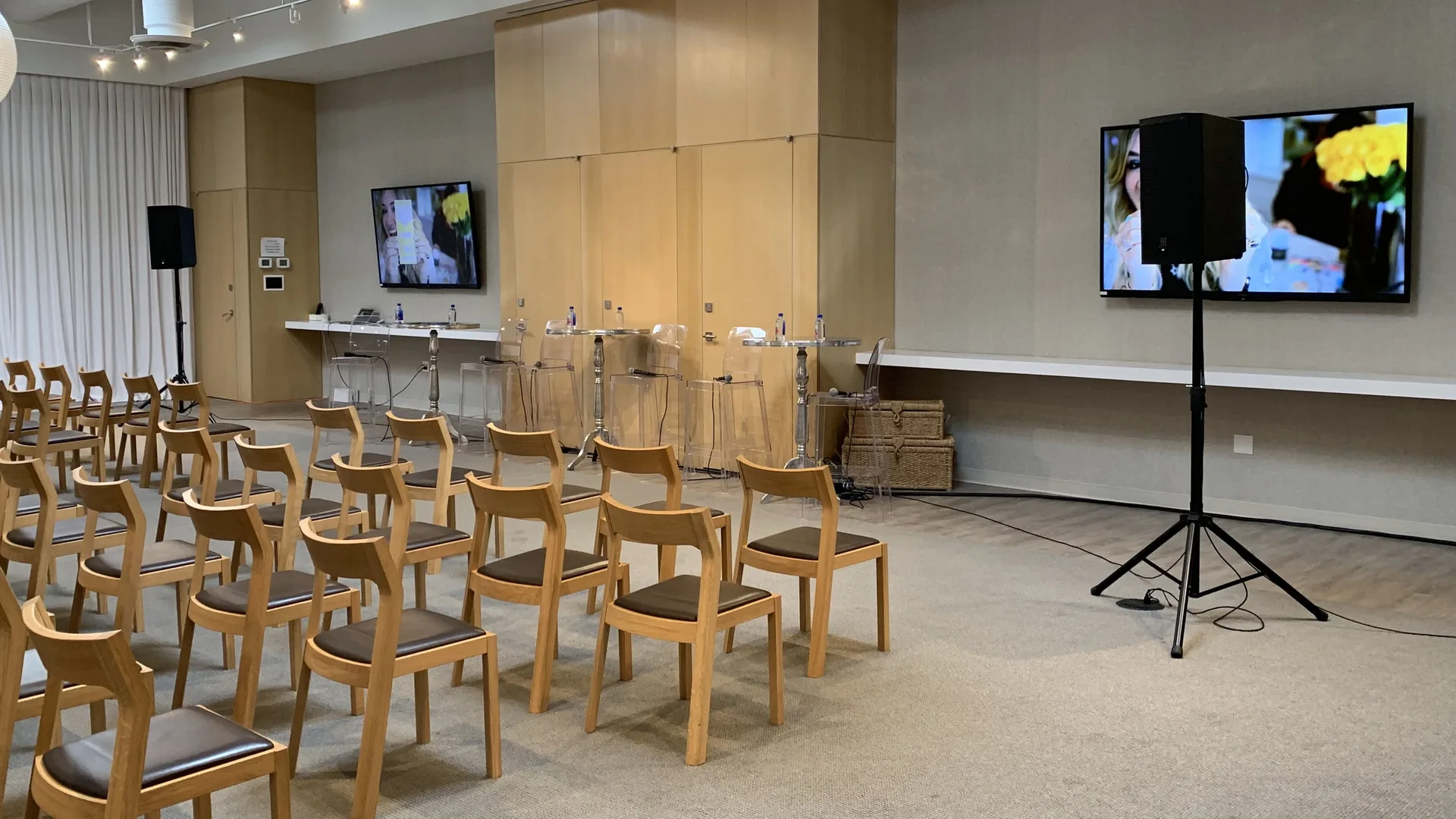 Nashville conference room with displays, speakers and seating arranged for multi-room breakout sessions